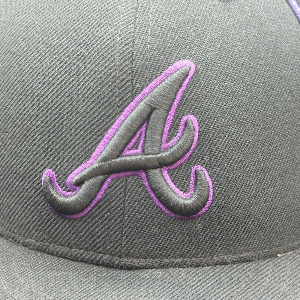 New Era 59FIFTY Atlanta Braves Fitted Hat 100% Wool Black Purple Piping 7 3/8